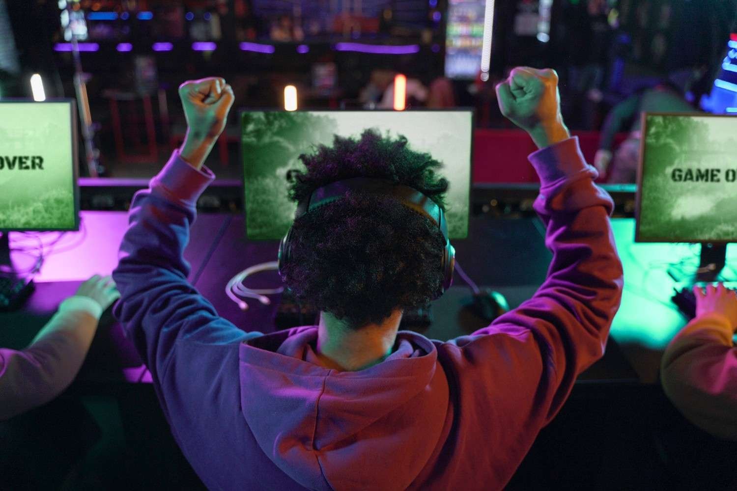 What Does Carrying Mean in Gaming?