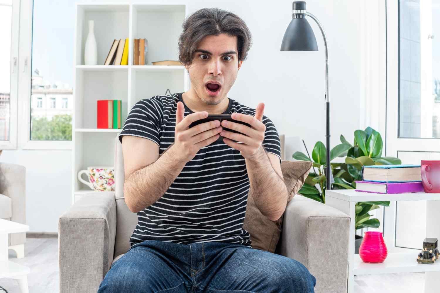 Meme Phrases vs Internet Slang: What’s the Difference?