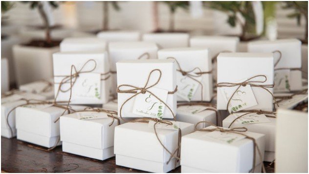 How Businesses Use Gift Boxes During Festive Seasons