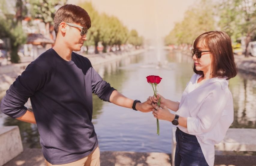 The Illusion of the Whirlwind Romance